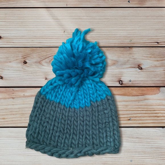 Free people knit beanie with Pom Pom top